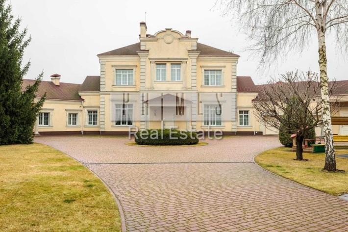 Пропонується до продажу унікальний будинок площею 1132 м² в Чабанах - фото 1