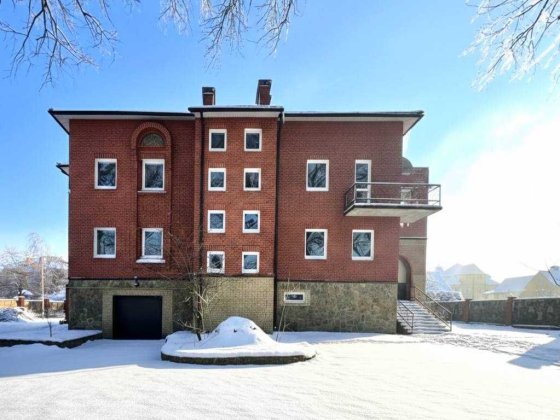 Продам коттедж. Підійде під офіс,клініку,д/сад-школу,ребцентр тощо Чабани