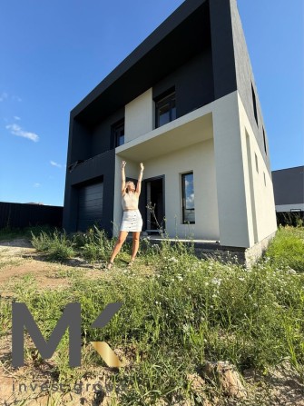 Будинок з гаражем в центрі Білогородки. Продаж без % - фото 1