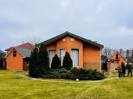 Дом коттедж с бассейном 468 кв. участок 45 сот. с.Вишенки Вишенки