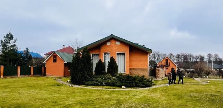 Дом коттедж с бассейном 468 кв. участок 45 сот. с.Вишенки - фото 1