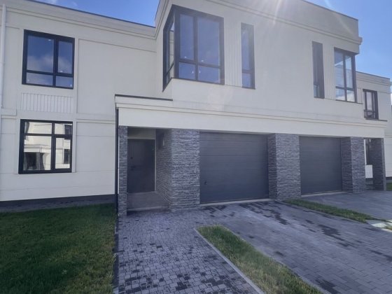 Чабани Таунхаусу з гаражем та Центр Комунікац ЄОселя Чабани