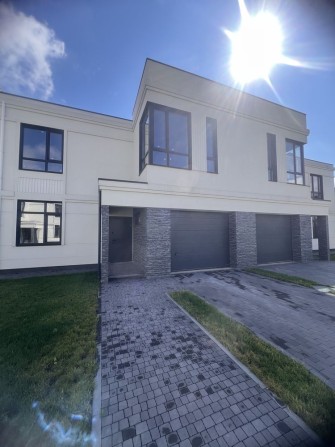 Чабани Таунхаусу з гаражем та Центр Комунікац ЄОселя - фото 1