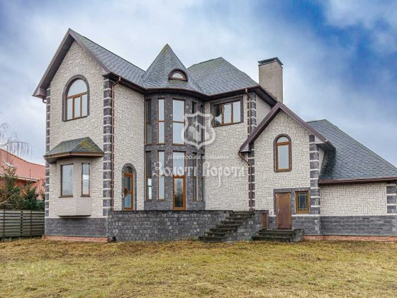 Будинок, 3 поверхи, ділянка — 15 соток. Під ремонт. с. Ходосівка Ходосівка