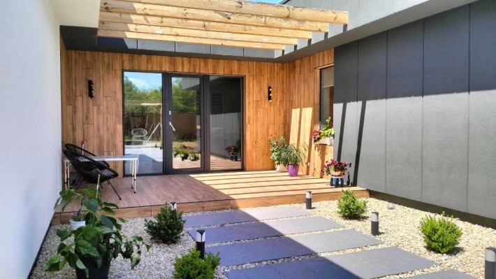 Современный новый дом в Белогородке 2021 года - фото 1