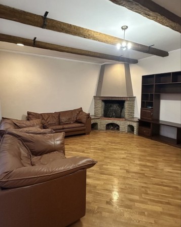 Великий будинок у Ворзелі з сауною і басейном. Ділянка 25 соток. - фото 1