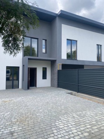 Цікавий, проект будинку на декілька входів для життя або бізнесу. - фото 1