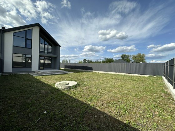 Якісний дуплекс в скандинавському стилі на 5 сотках землі Білогородка Білогородка