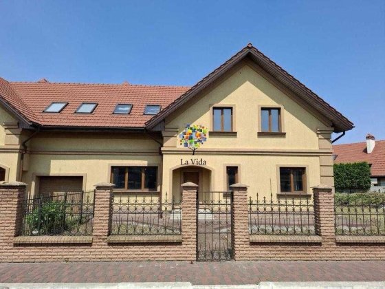 Продаж 4к Будинок- дуплекс, КМ«Золоче», с.Вишеньки Вишенки