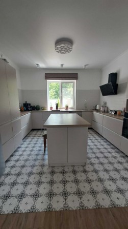 Дуплекс з ремонтом в лісовій частині Ворзеля! Ділянка 5 соток. ТОРГ! - фото 1