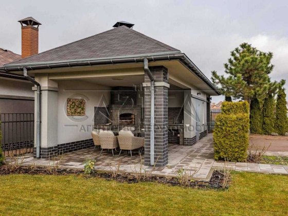 Продаж будинку з авторським ремонтом в закритому КМ Золоче Басейн Вишенки