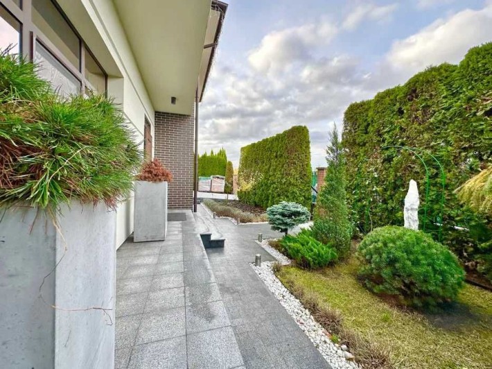 Будинок з ремонтои та меблями  на першій лінія від озера. - фото 1