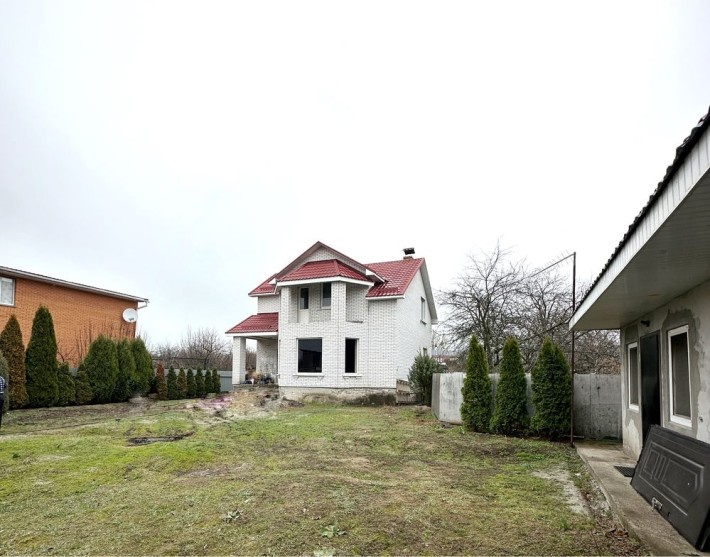 Продам 2-во поверховий будинок з садом - фото 1