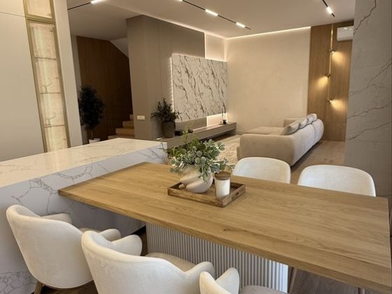 Будинок люкс-класу з ремонтом, басейном і меблями в закритому КМ Ходосівка