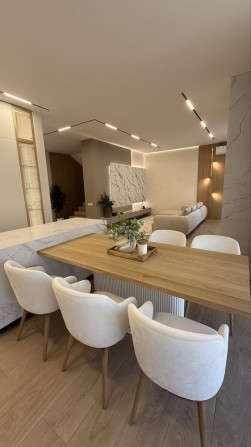 Будинок люкс-класу з ремонтом, басейном і меблями в закритому КМ - фото 1