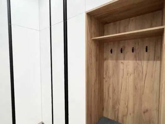 Будинок з ремонтом та меблями в селі Гнідин Вишенки