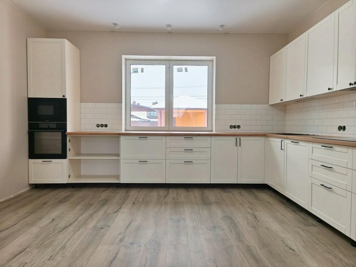 Будинок з ремонтом, гаражом і підвалом в Білогородці 161 м2 8 сот Газ - фото 1