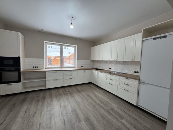 Продам двоповерховий, 5к будинок з ремонтом в с. Білогородка, без % Білогородка