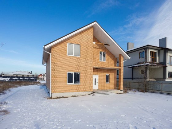 Котедж бізнес-класу під Києвом з терасою та ділянкою 10 соток Вишенки