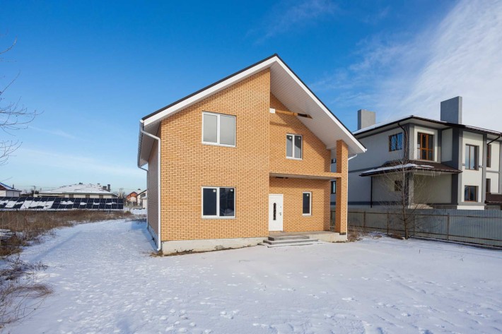 Котедж бізнес-класу під Києвом з терасою та ділянкою 10 соток - фото 1