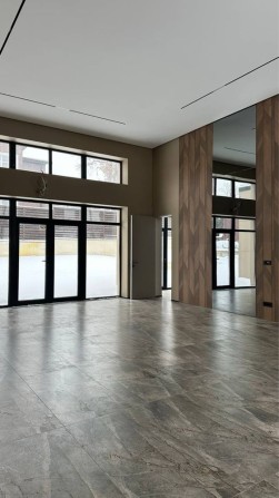 Продаж будинку з ремонтом в закритому КМ в Лісниках, 8 соток, газ - фото 1