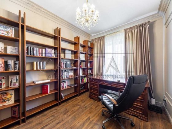 Цегляний будинок з басейном, газ, в КМ Золоче, 500м2 Вишенки