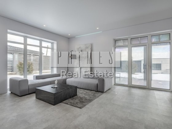 Автономний будинок з ремонтом та панорамним видом у Лісниках Лесники