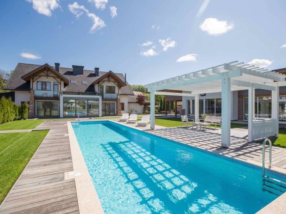 Лесники. Современный дом с бассейном. 470 м2 Лісники