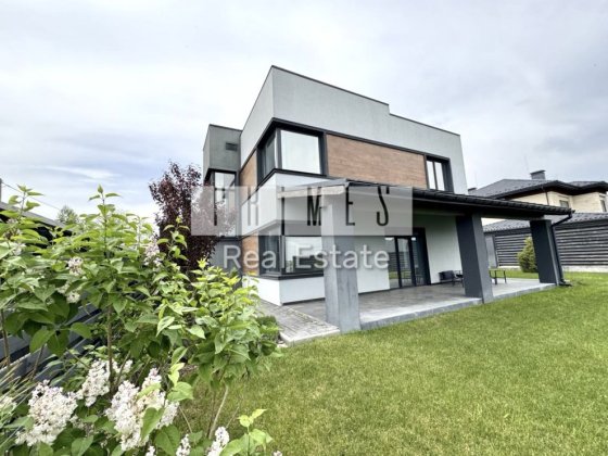 Будинок  в Лісниках повністю готовий до заселення. Лісники