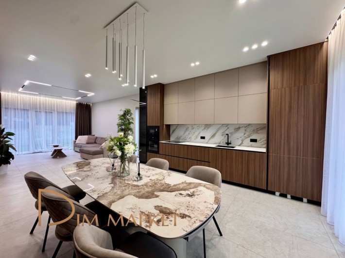 Панорамний будинок 230 м² у Лісниках з ремонтом і меблями - фото 1