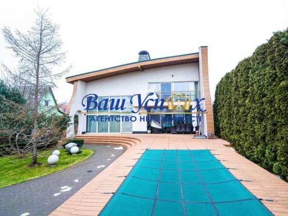 Продажа дома  с ремонтом и бассейном    в селе  Гореничи Гореничі