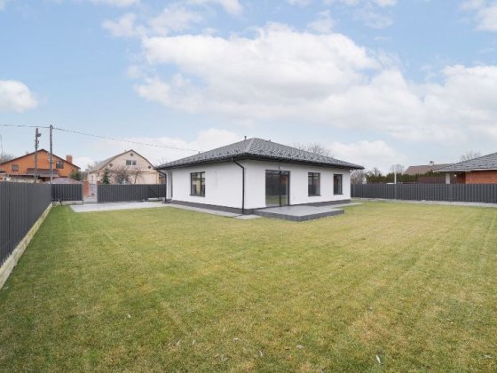 Будинок в Гнідині з ремонтом 114 м.кв. Центр села. Гнідин