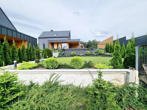 Будинки 2 шт 200 м2 і 140 м2 гараж на 5 авто басейн погреб с. Лісники Лесники