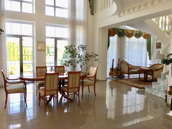 Продажа шикарного дома, 493м²  25 соток,  возле ЛЕСА  Лесники Лесники