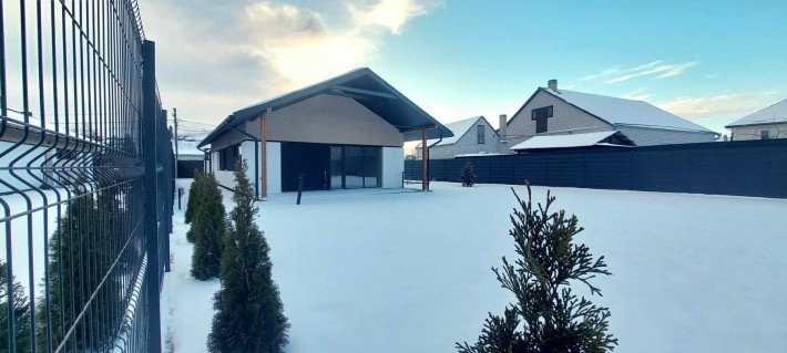 Новий сучасний будинок в Нових Петрівцях - фото 1