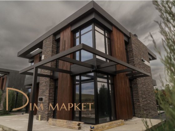 Приватність, простір і стиль | Будинок у КМ «9 Елементів» Лісники