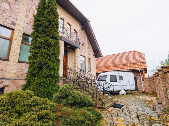 БУДИНОК-ФОРТЕЦЯ В ЛІСНИКАХ! Ваша безпека та комфорт на 16 сотках Лісники