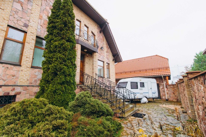 БУДИНОК-ФОРТЕЦЯ В ЛІСНИКАХ! Ваша безпека та комфорт на 16 сотках - фото 1