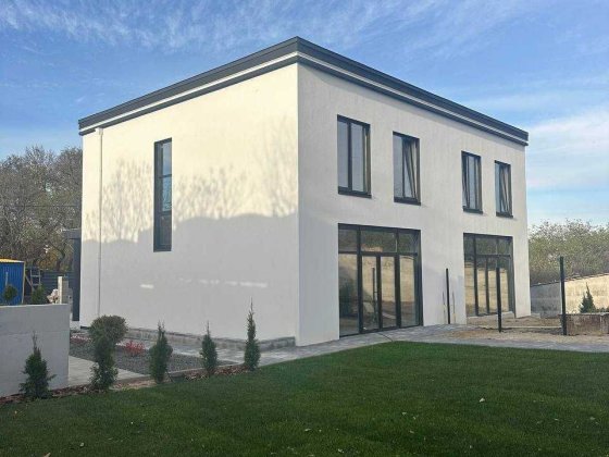 Просторий дуплекс 125 м² з терасою та підвалом на 4 сотках в Гореничах Гореничі