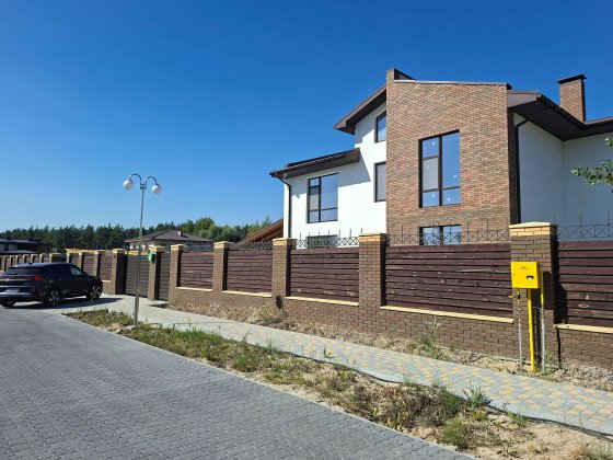 Будинок 390м.кв з частковим ремонтом в КМ Хутір Ясний. Ділянка 15,7 с. Лісники