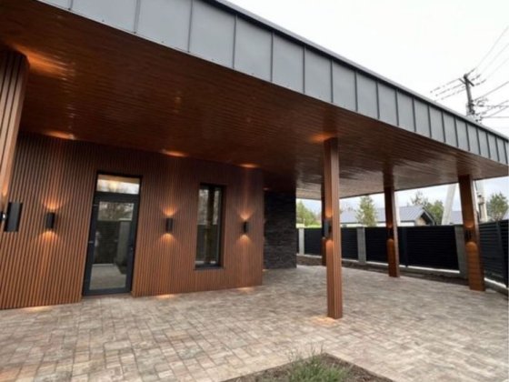 Будинок у Віта Поштова_Тераса з соснами Віта-Поштова