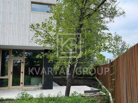 Продаж будинку в Стоянка,зручна локація Стоянка