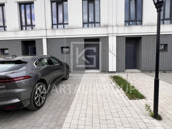 Сучасний таунхаус у Нових Петрівцях — КМ закритого типу Lake Kanevo Нові Петрівці