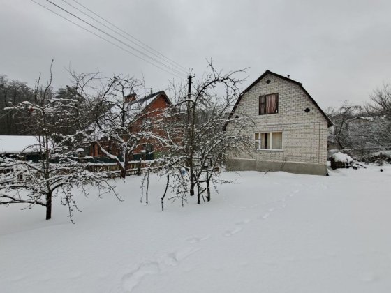 Будинок-дача. Ділянка 6сот Стоянка