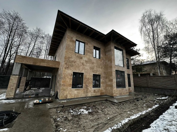 Преміальний будинок з великою ділянкою серед зелені - фото 1