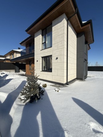 Стильний будинок з ремонтом та технікою 195 м² Ділянка 5 соток .Газ - фото 1