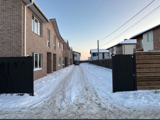 Танхаус в Стоянці!!! Біля садочку! Стоянка