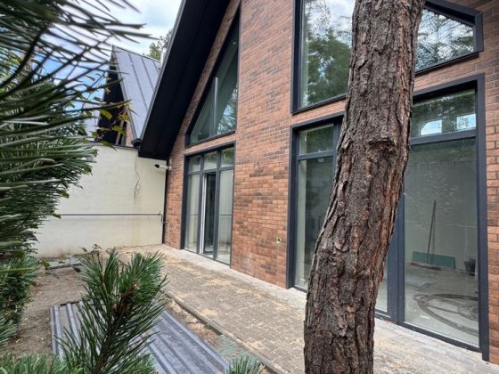 Продаж сучасного Танхауса. Віта-Поштова