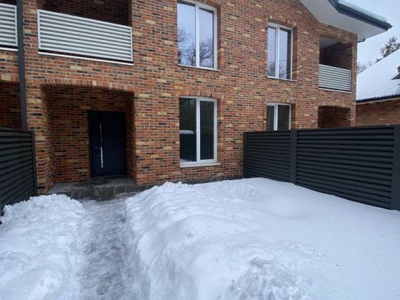 Таунхаус у Стоянці навпроти рекреаційної зони Стоянка