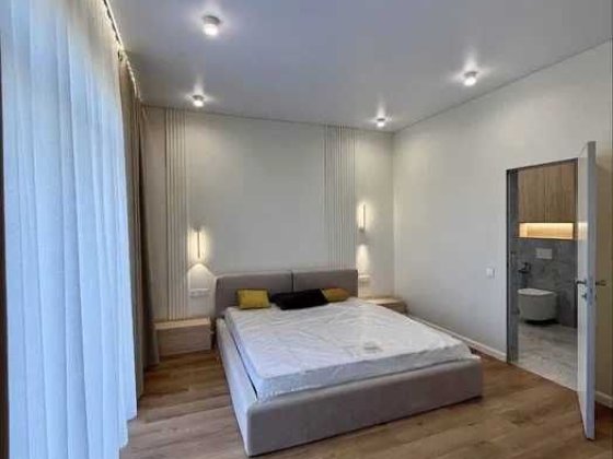 Продаж Будинку в Стоянці 206 м2 на 14ти сотках Басейн автонавіс Стоянка